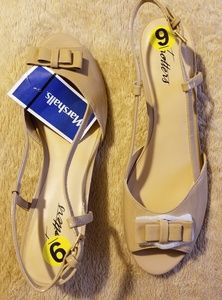 (SALE) Trotters - Nude Sandals/Wedges Size 9 (NEW)